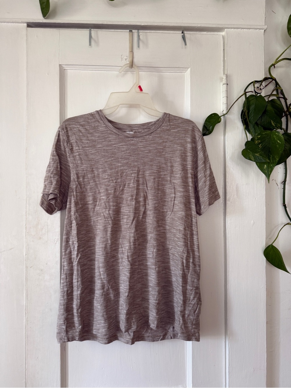 Old Navy Men's Heathered Taupe Short-Sleeve Crewneck T-Shirt soft washed M